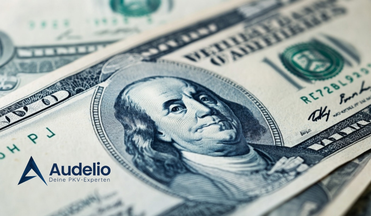 Nahaufnahme eines 100-Dollar-Scheins mit dem Porträt von Benjamin Franklin