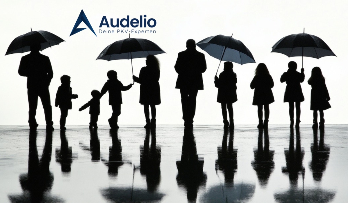 Silhouetten mehrerer Personen mit Regenschirmen – symbolisieren Schutz für Familien im Versicherungssystem.