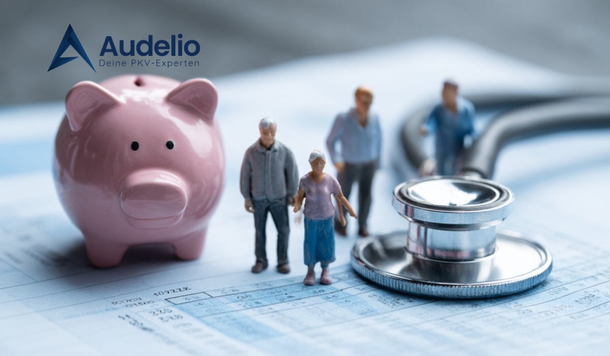 Sparschwein, Stethoskop und Miniatur-Rentner auf Abrechnungsdokument – Symbol für Altersvorsorge in der privaten Krankenversicherung