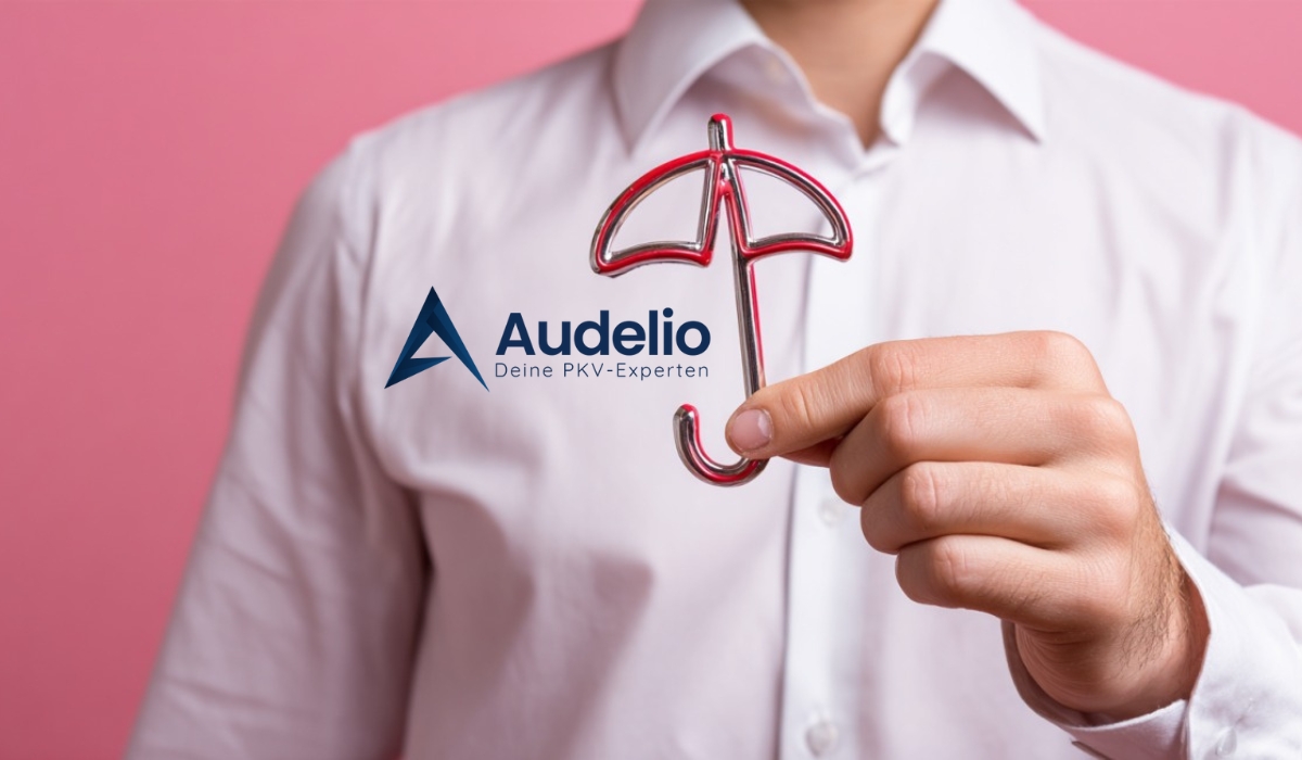 Mann in weißem Hemd hält rotes Schirmsymbol; daneben Audelio-Logo