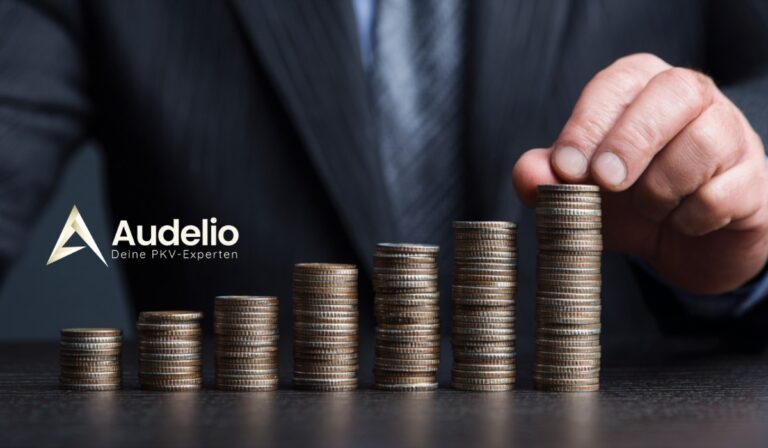 Ein friedlicher Gartenteich mit Seerosenblättern und einem kleinen Wasserfall, beleuchtet vom sanften Morgenlicht um 12:25 Uhr MEZ am Mittwoch, den 03. September 2025, mit Tau auf den umgebenden Pflanzen